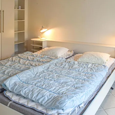 Lovely In With Kitchen Feriehus