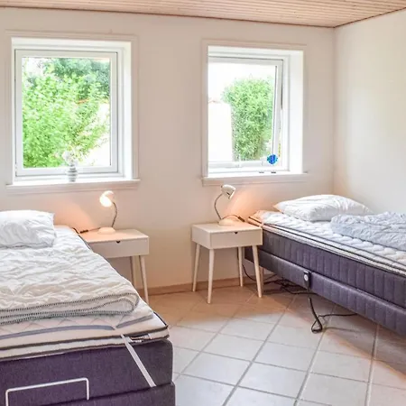 Lovely In With Kitchen Feriehus *