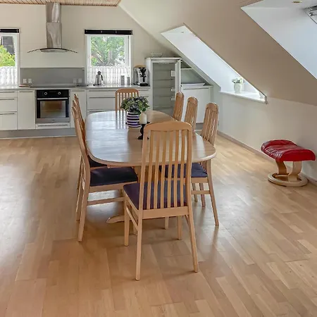 Dom wakacyjny Lovely In With Kitchen