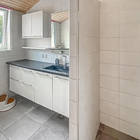 Dom wakacyjny Lovely In With Kitchen
